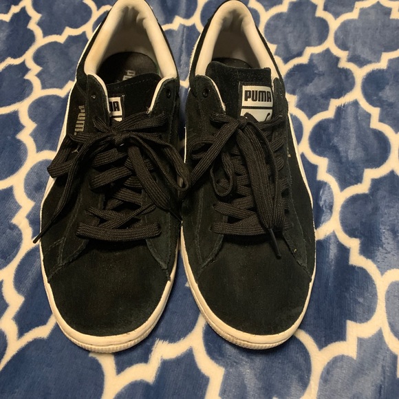 Puma Shoes - Black suede classic pumas